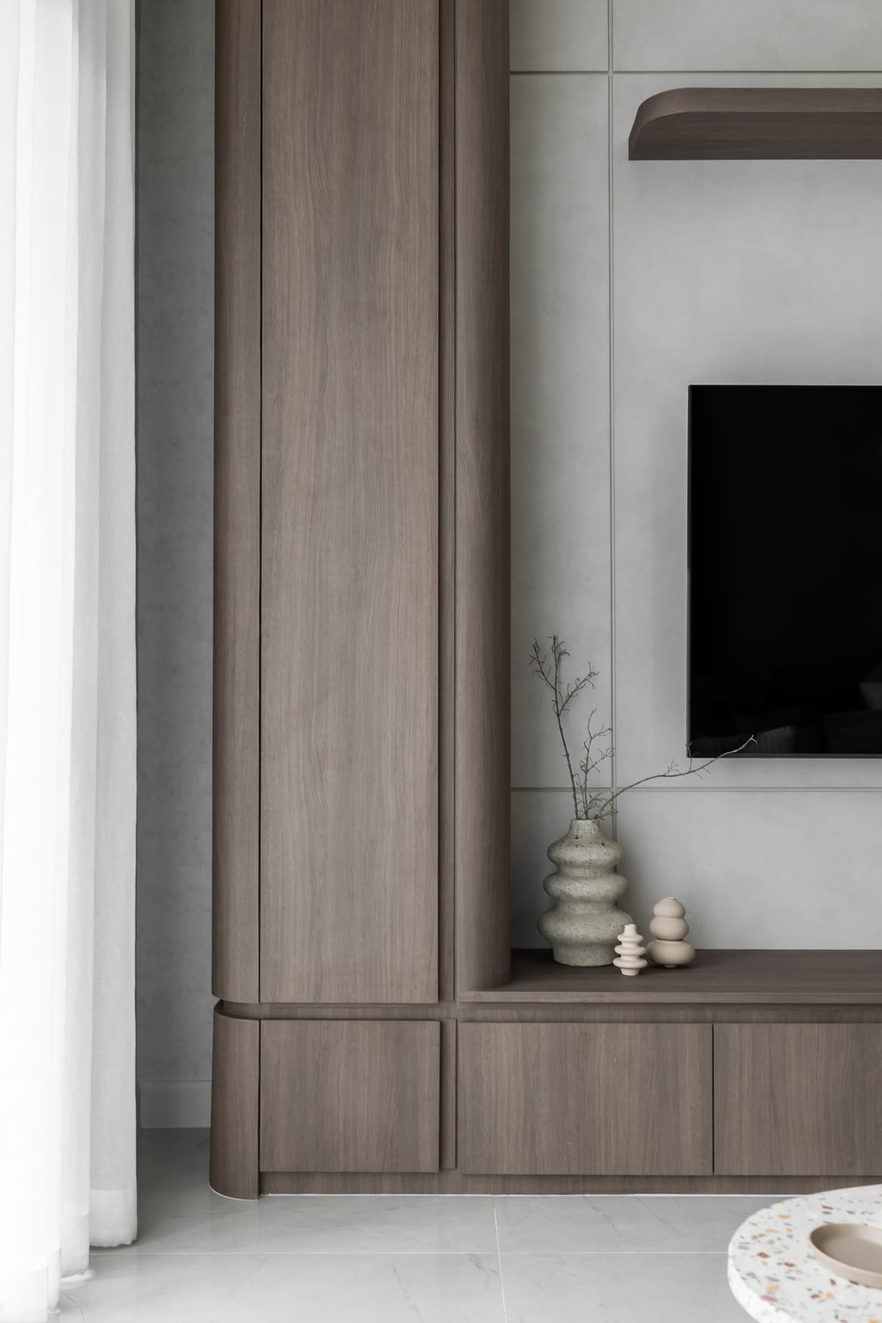 Moody Modern Residence 07
