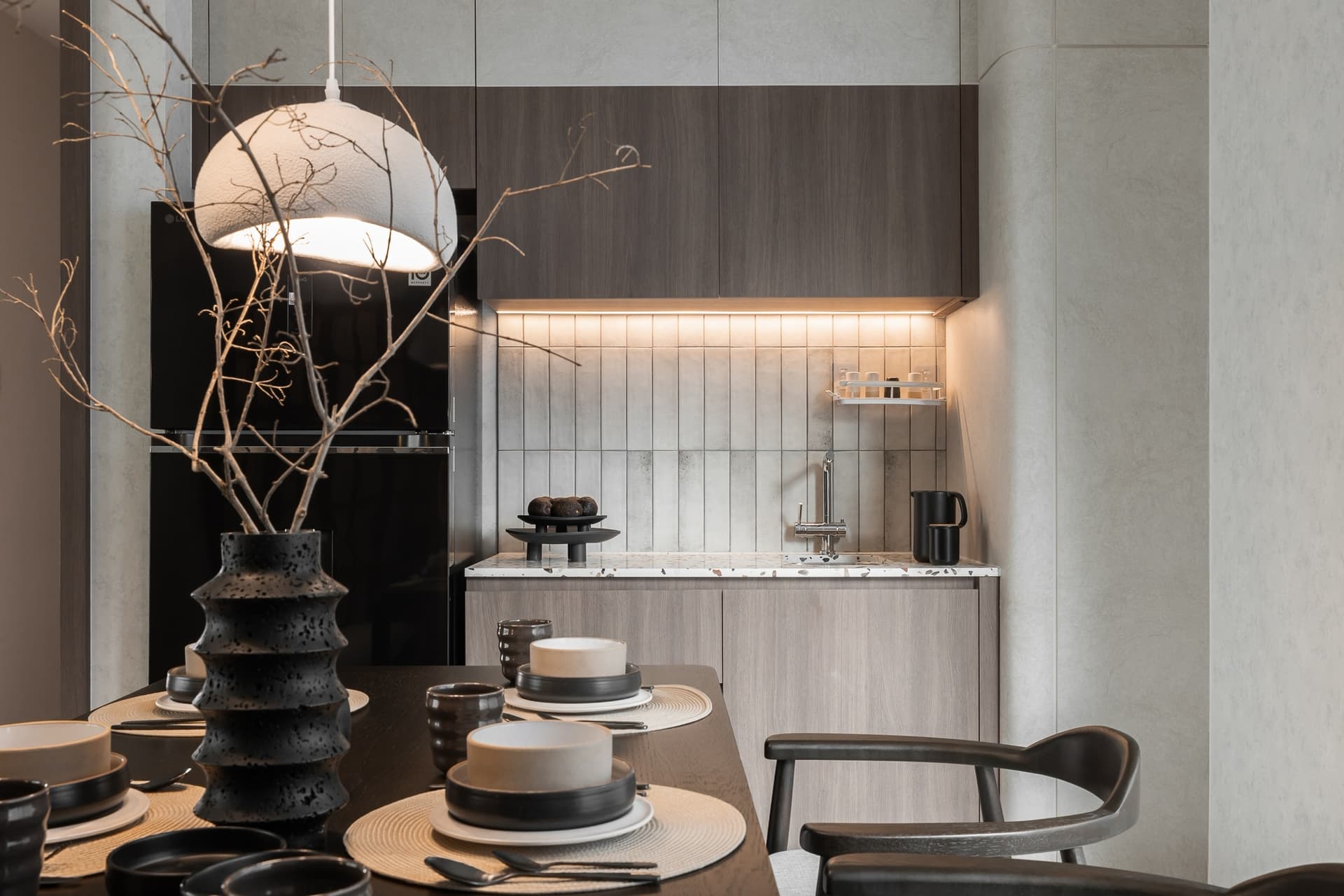 Moody Modern Residence 10