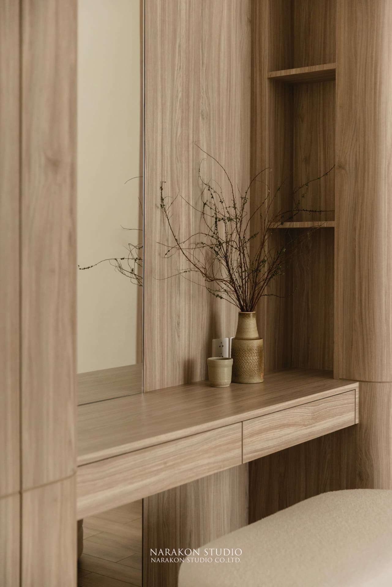 Natural Wood Residence 23